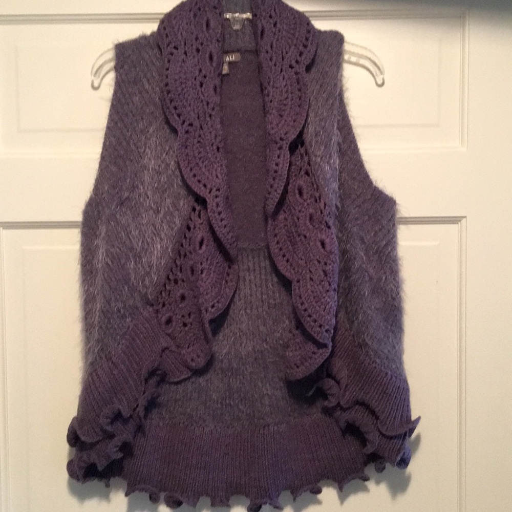 Sweater vest